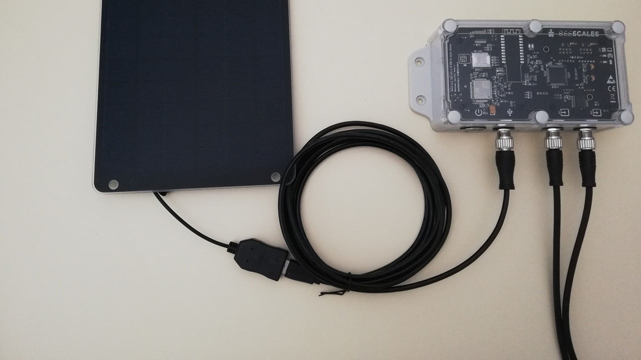 Connecting the solar panel