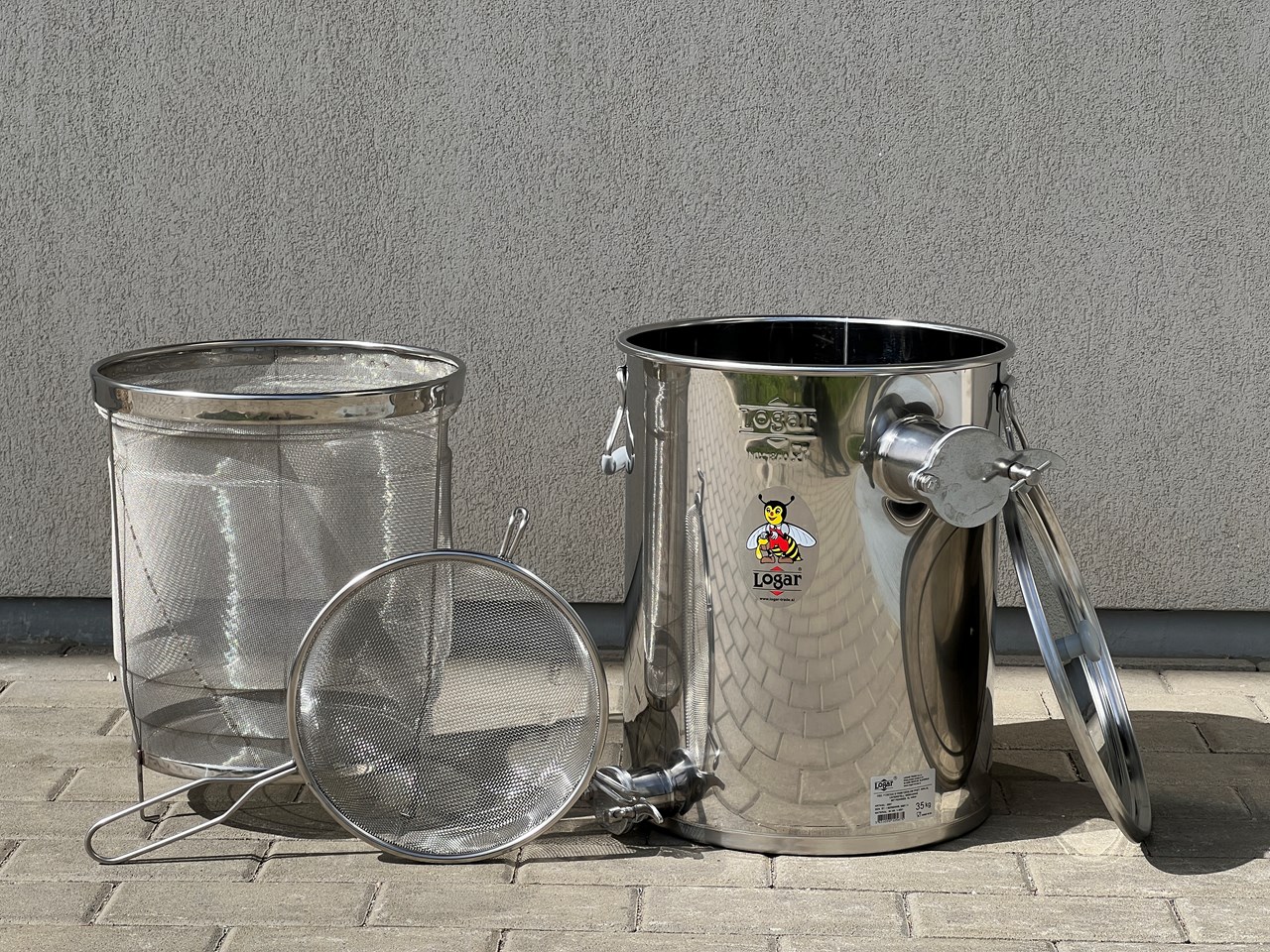 Logar 35 kg receiving sieve bucket with non-clogging fine sieve